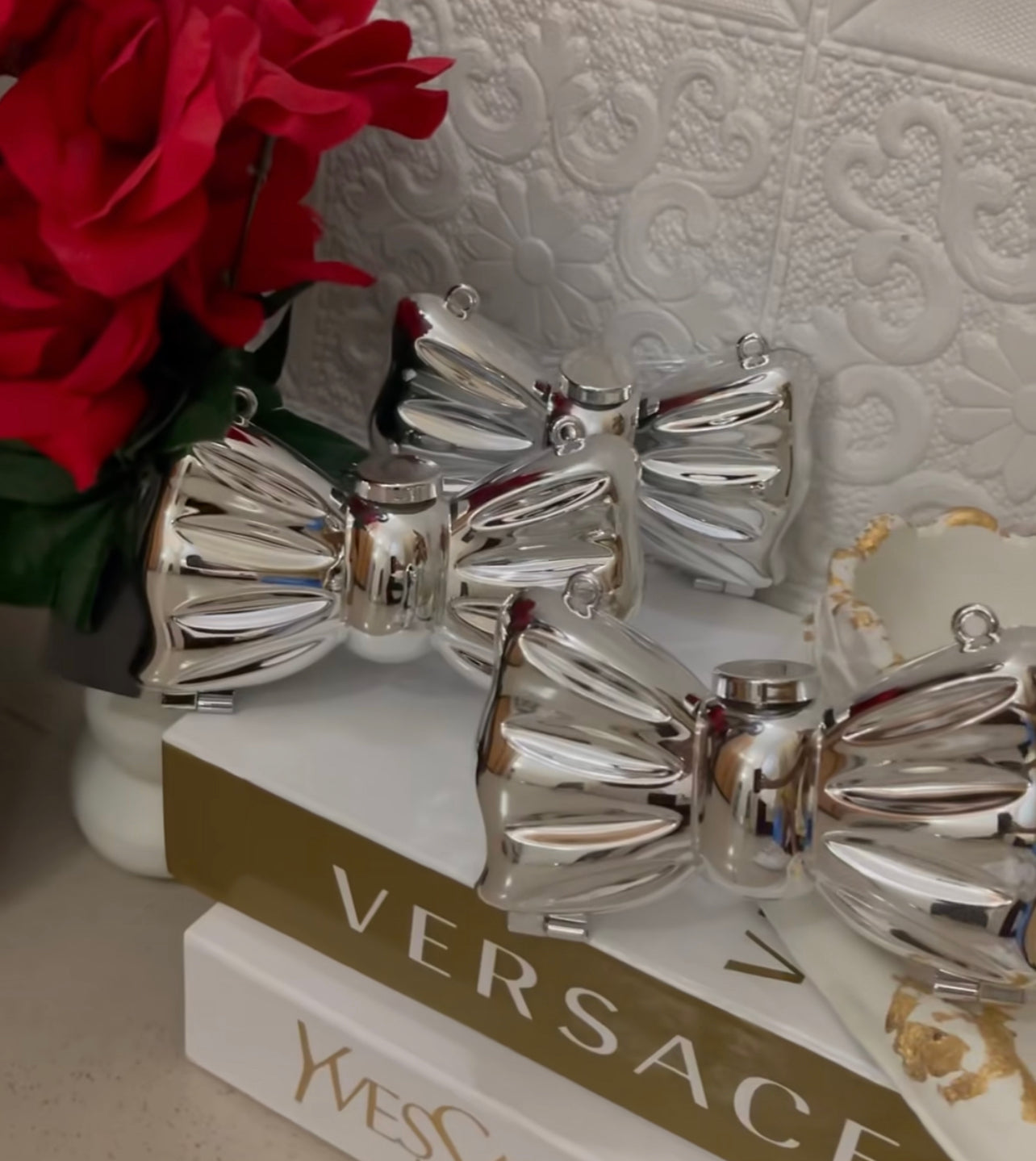 Metallic Bow Clutch (silver)