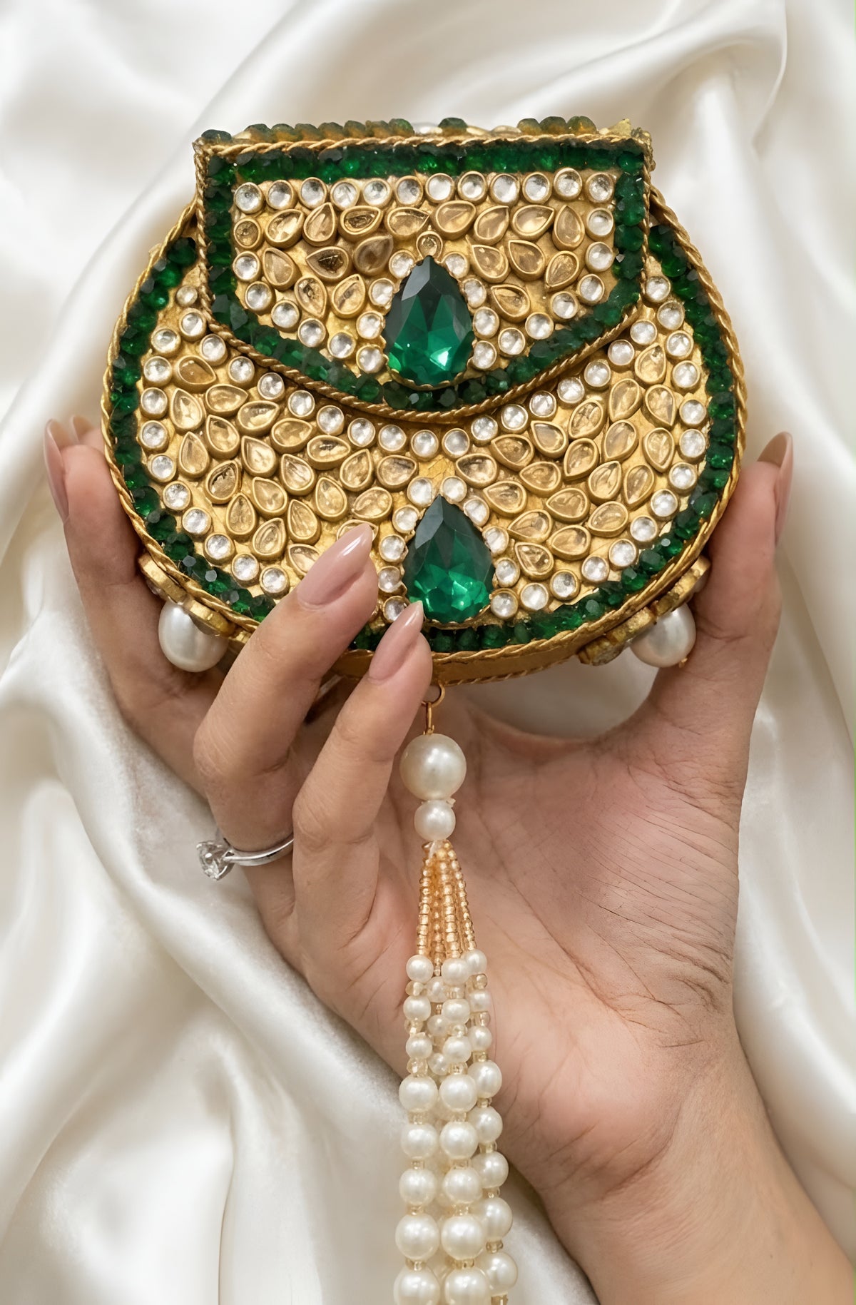 Kundan clutch