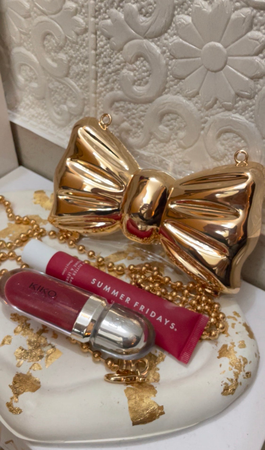 Metallic finish bow clutch