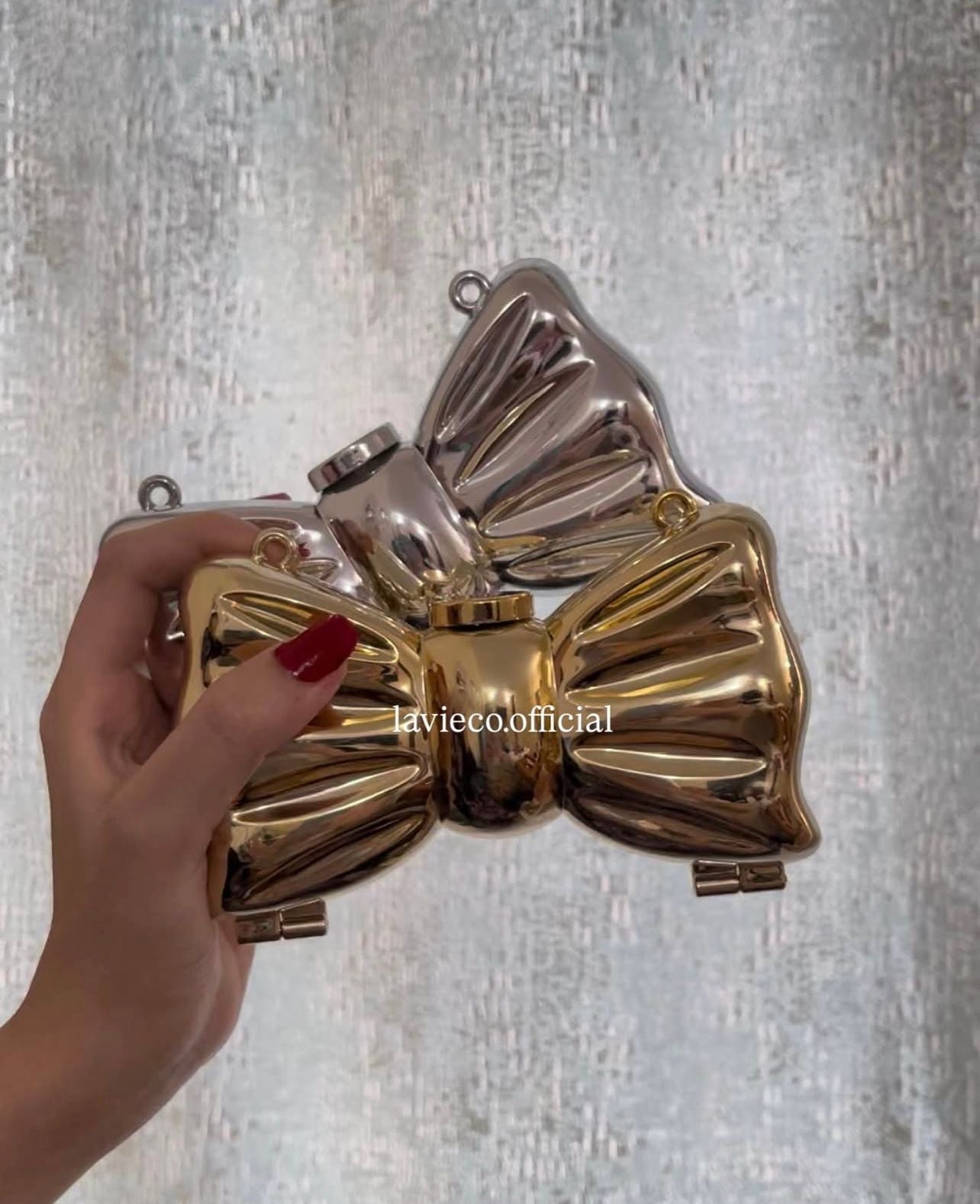 Metallic finish bow clutch