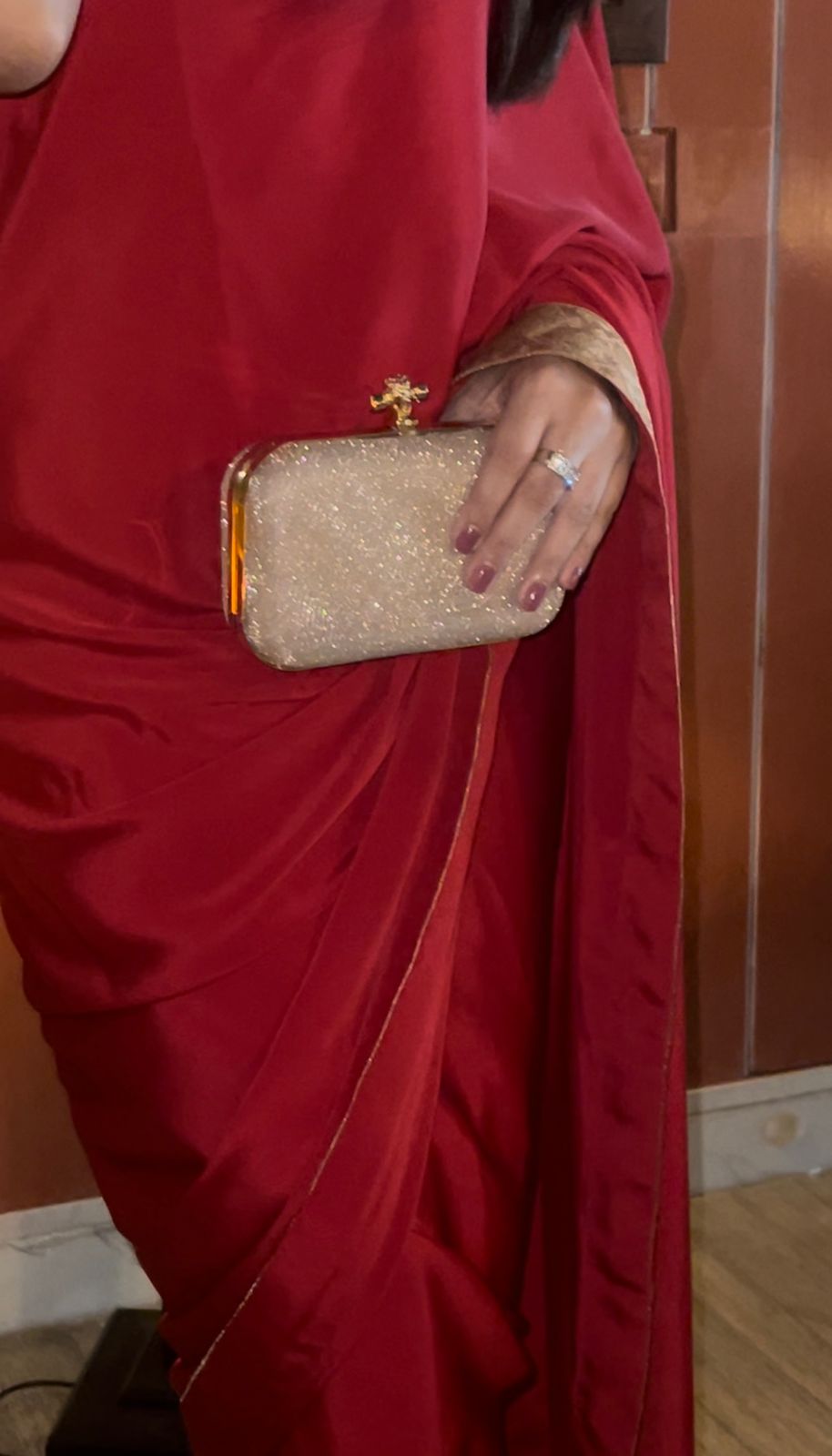 Formal glowy clutch bag